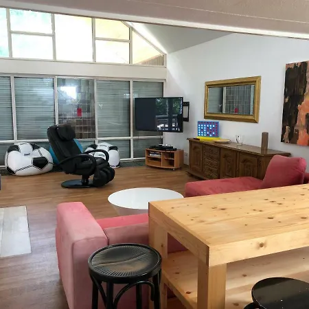 Gruppe, Familien Und Messehaus Dom wakacyjny Kriftel